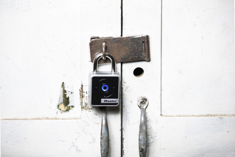 Master-Lock-4400ENT-Bluetooth-Padlock