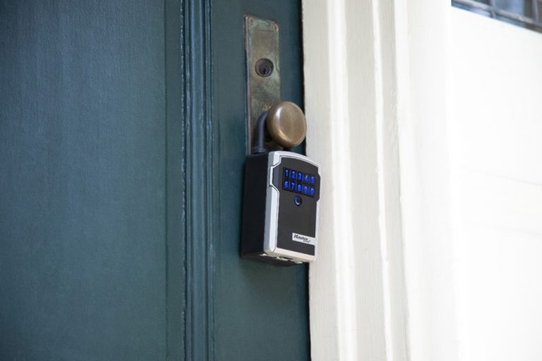 Master-Lock-5440ENT-Bluetooth-Lock-Box